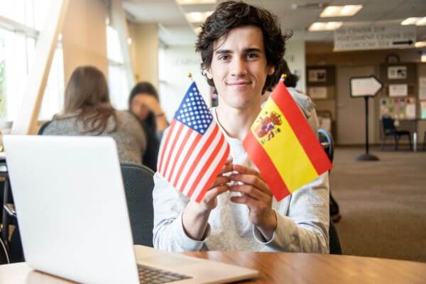 Intercâmbio no exterior é uma oportunidade de expandir as habilidades profissionais e pessoais.