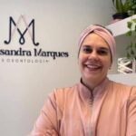 Dra. Alessandra Marques dentista odontologia estética clareamento dental com LED Violeta facetas de porcelana