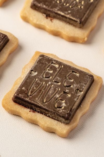 Biscolate: biscoito decorado com chocolate nobre. Foto: Lucas Moretto