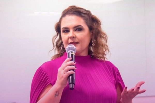 Carol Hahmeyer: Psicoterapeuta de Mulheres Escritora e Palestrante