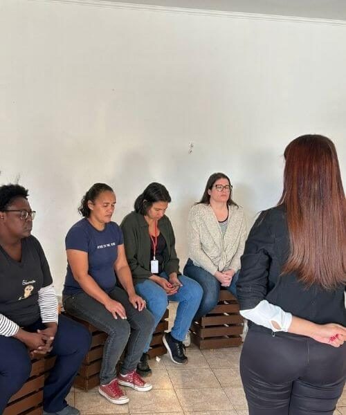 Queren Apuque PNL Terapia Cuidadores Projeto Metamorphamente Encontro "A Prevenção Começa de Quem Cuida" com Queren Hapuque. Foto: arquivo pessoal Queren Hapuque