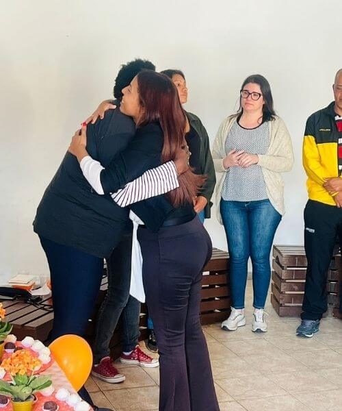 Queren Apuque PNL Terapia Cuidadores Projeto Metamorphamente Palestra em abrigo para cuidadores com Queren Hapuque.