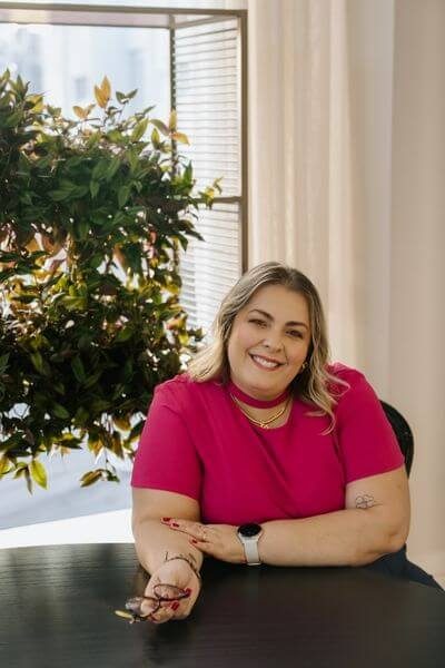 Carol Borelli: “Quando unimos estratégia financeira e comportamento, empreender se torna mais seguro e sustentável.” Foto: Luminascer @luminascer