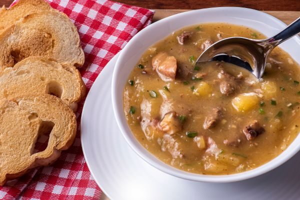 receitas-de-caldos-quentes-inverno Caldo de Mandioca com Carne